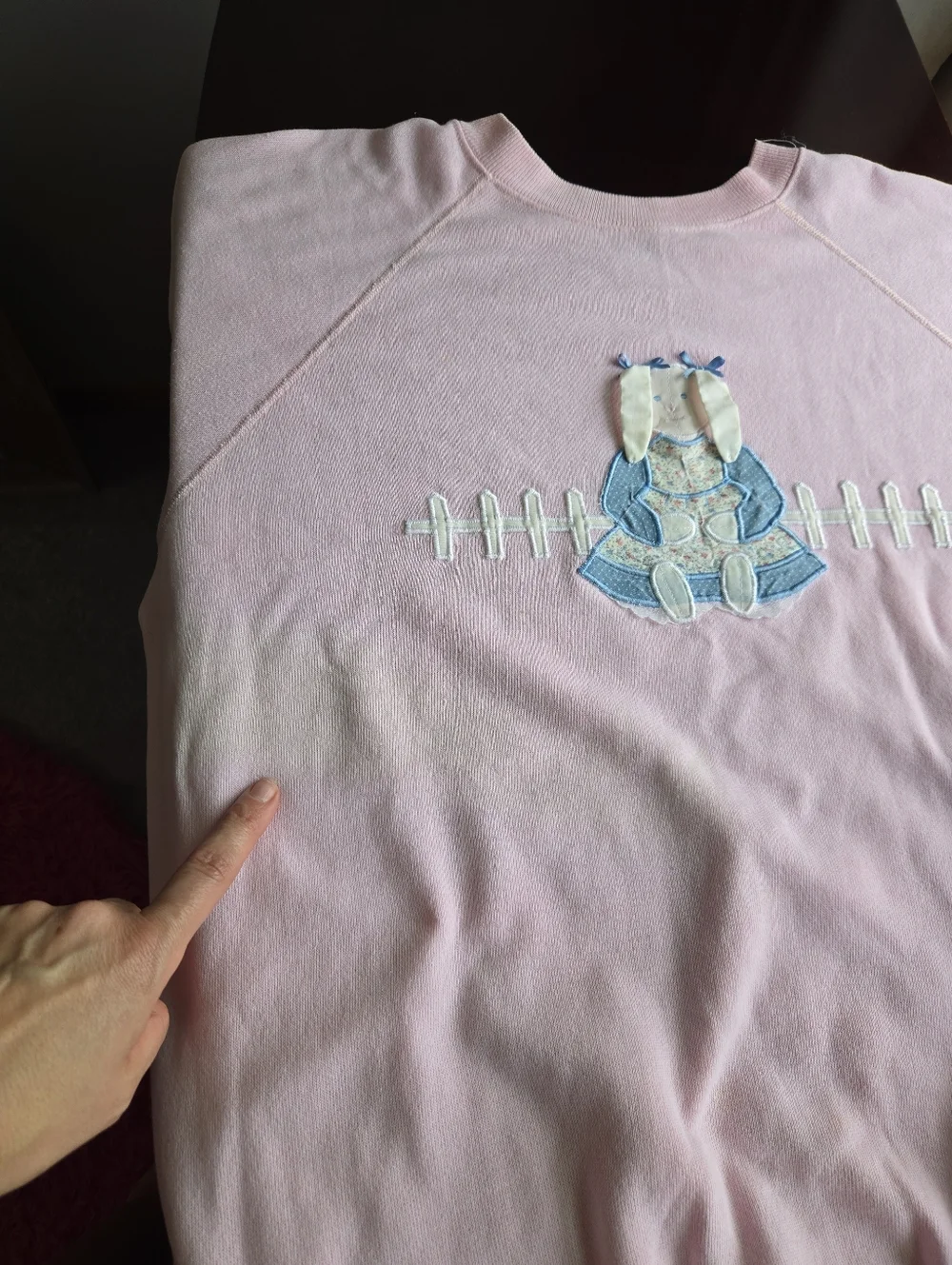 ​🐰 Vintage 80s/90s Hanes Pink Bunny Appliqué Sweatshirt - Picture 7 of 10